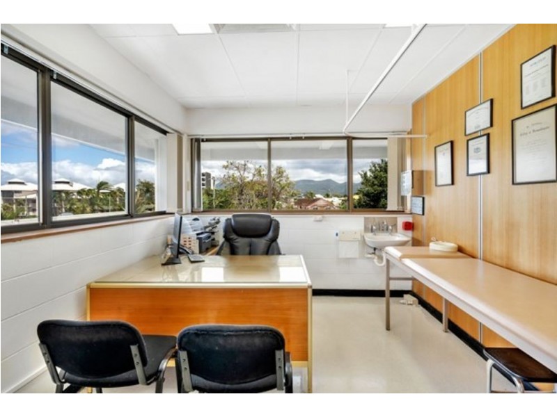 10/5 Upward Street, Cairns North QLD 4870