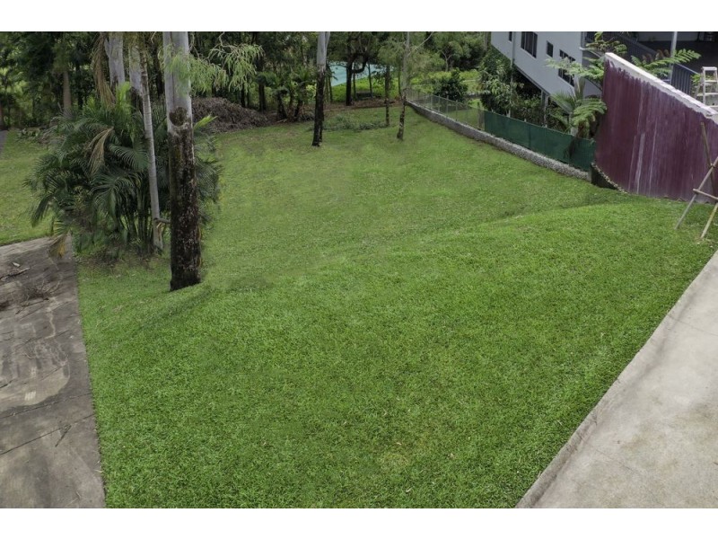 13 Eleanor Close, Mooroobool QLD 4870