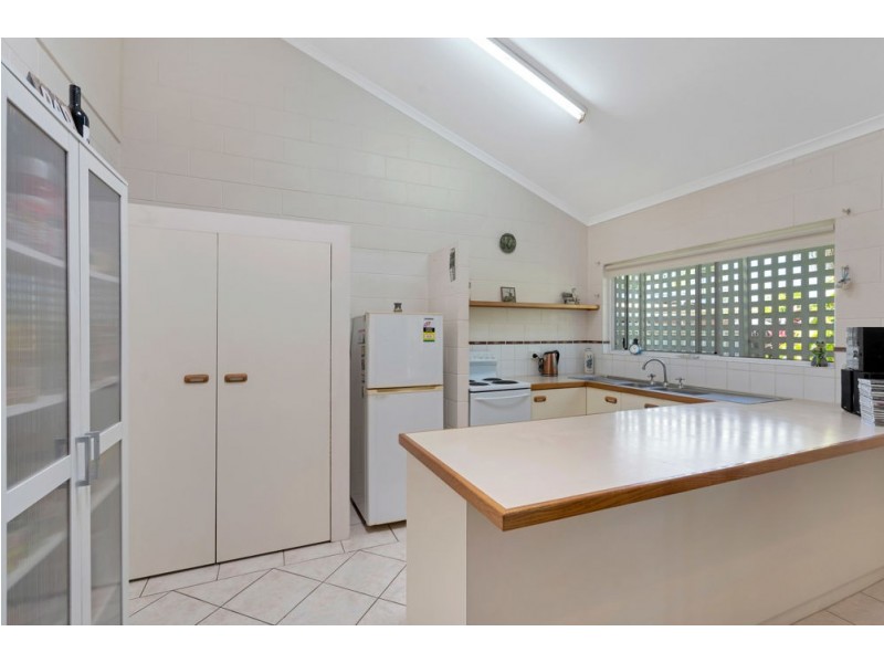 1/3-4 Holden Close, Whitfield QLD 4870