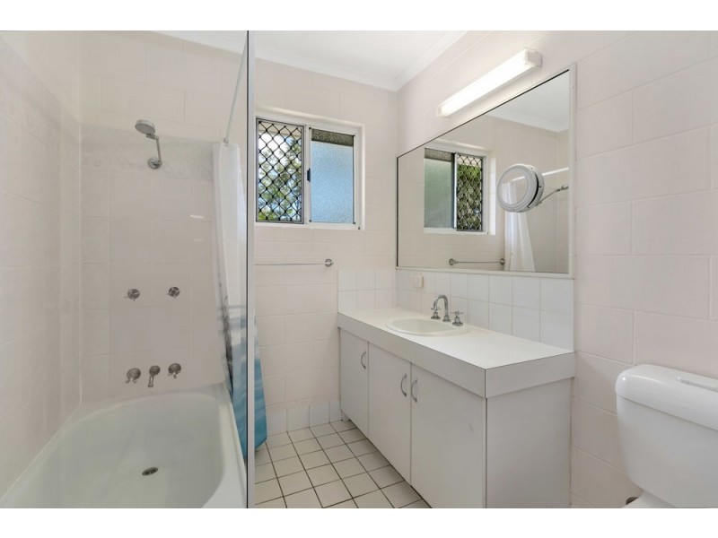 1/3-4 Holden Close, Whitfield QLD 4870