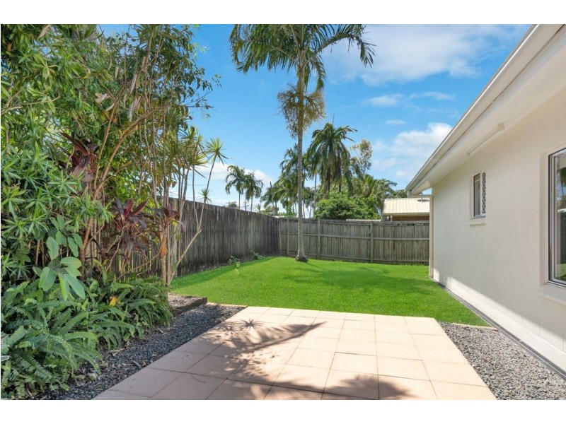 1/3-4 Holden Close, Whitfield QLD 4870