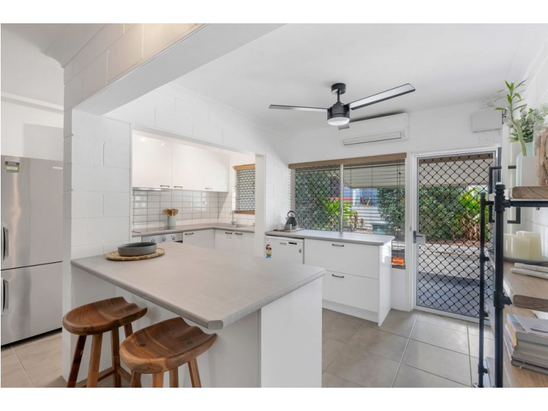 2/4 Crathern Close, Edge Hill QLD 4870