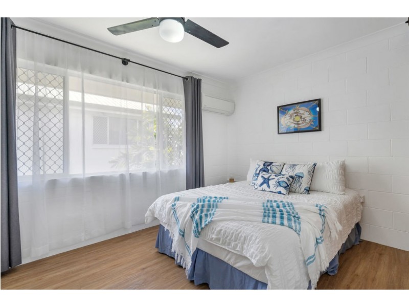 2/4 Crathern Close, Edge Hill QLD 4870