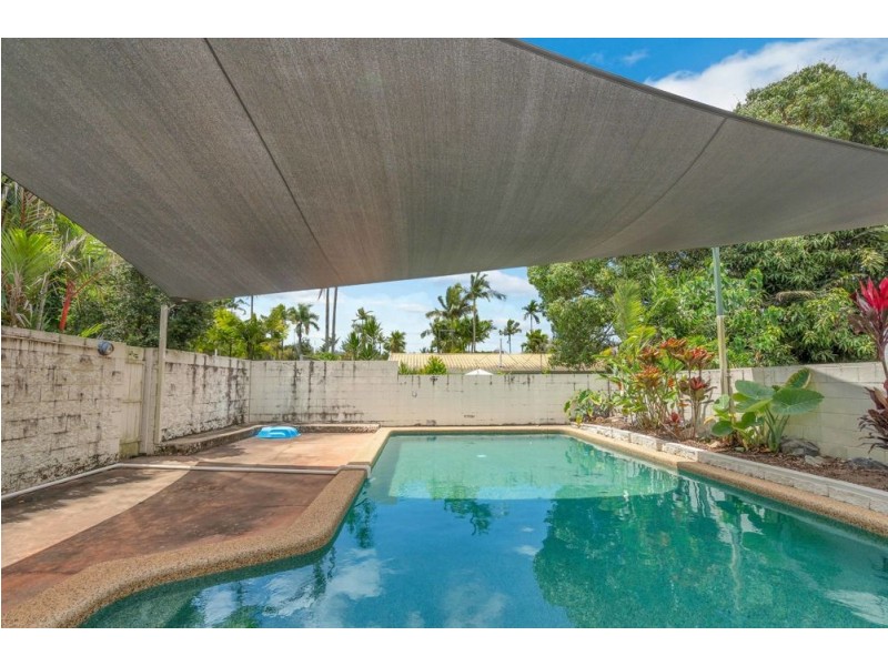 2/4 Crathern Close, Edge Hill QLD 4870