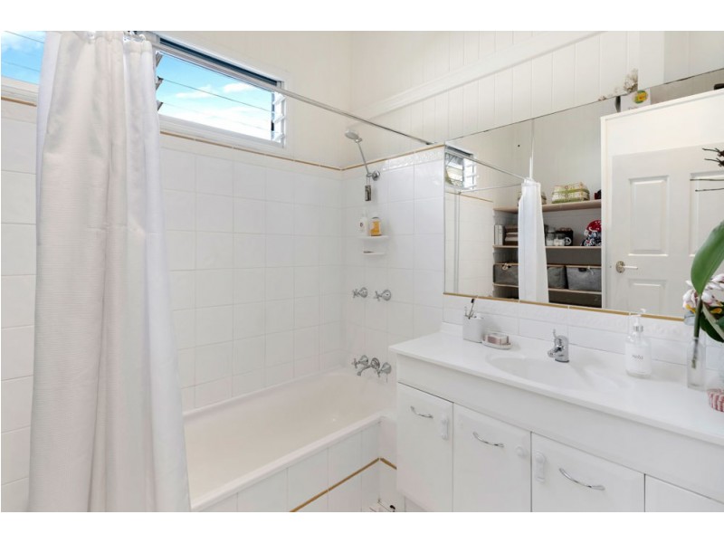 78 Reservoir Road, Manoora QLD 4870