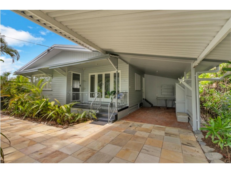 207 Greenslopes Street, Edge Hill QLD 4870