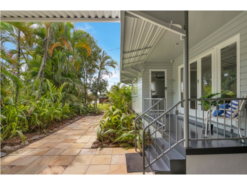 207 Greenslopes Street, Edge Hill QLD 4870