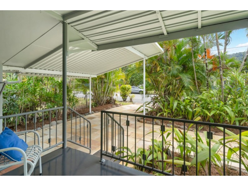 207 Greenslopes Street, Edge Hill QLD 4870