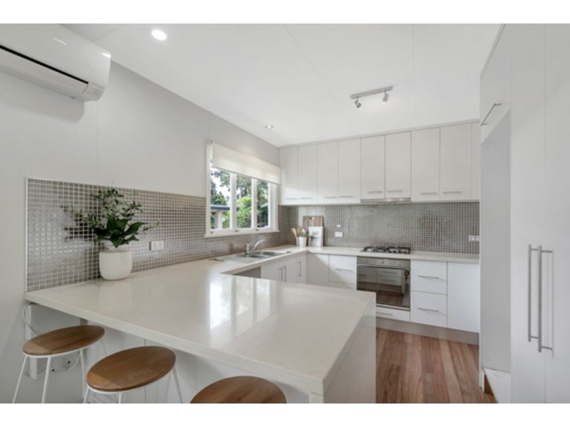 207 Greenslopes Street, Edge Hill QLD 4870
