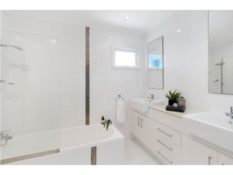 207 Greenslopes Street, Edge Hill QLD 4870