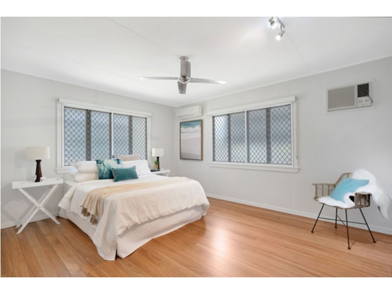 207 Greenslopes Street, Edge Hill QLD 4870