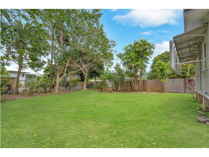207 Greenslopes Street, Edge Hill QLD 4870