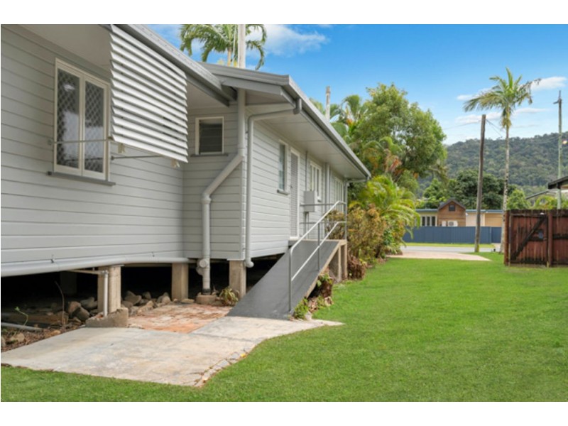 207 Greenslopes Street, Edge Hill QLD 4870