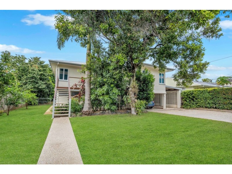 211 Woodward Street, Whitfield QLD 4870