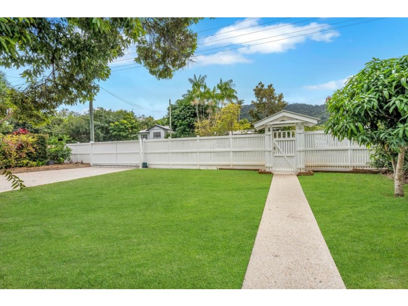 211 Woodward Street, Whitfield QLD 4870