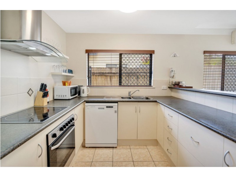 3/24-26 Old Smithfield Road, Freshwater QLD 4870