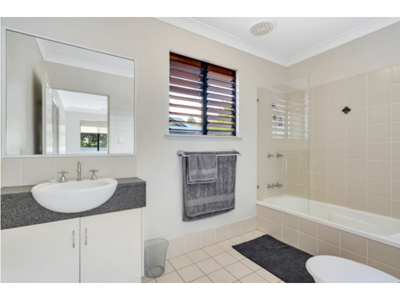 3/24-26 Old Smithfield Road, Freshwater QLD 4870