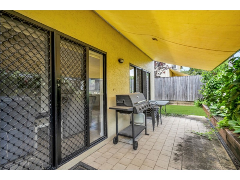 3/24-26 Old Smithfield Road, Freshwater QLD 4870