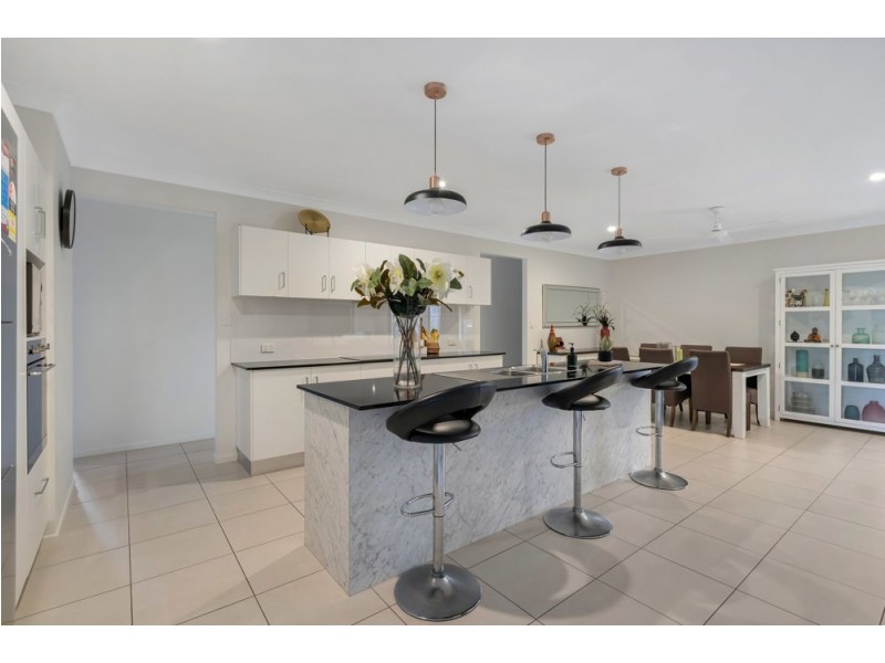 4 Genesta Circuit, Redlynch QLD 4870