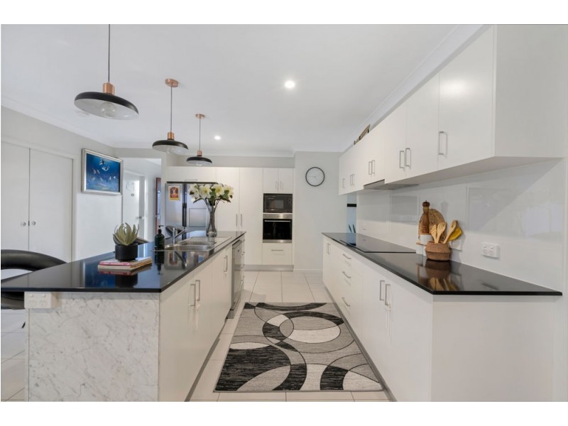 4 Genesta Circuit, Redlynch QLD 4870