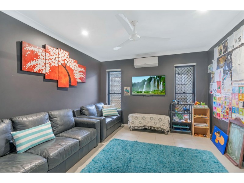 4 Genesta Circuit, Redlynch QLD 4870