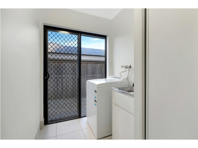 4 Genesta Circuit, Redlynch QLD 4870