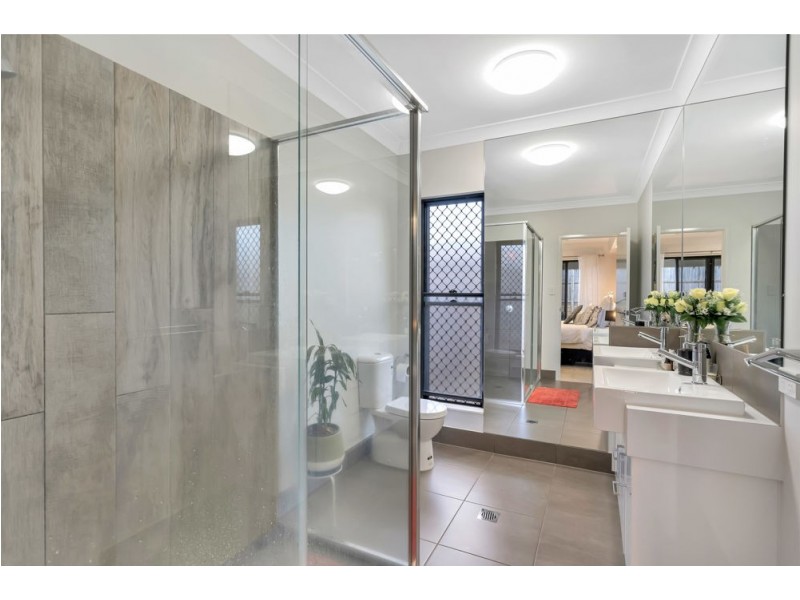 4 Genesta Circuit, Redlynch QLD 4870