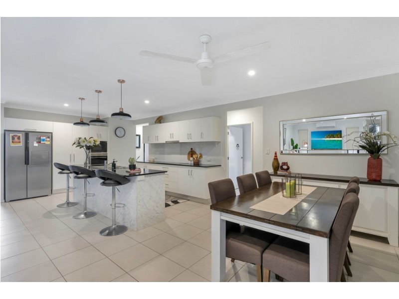 4 Genesta Circuit, Redlynch QLD 4870