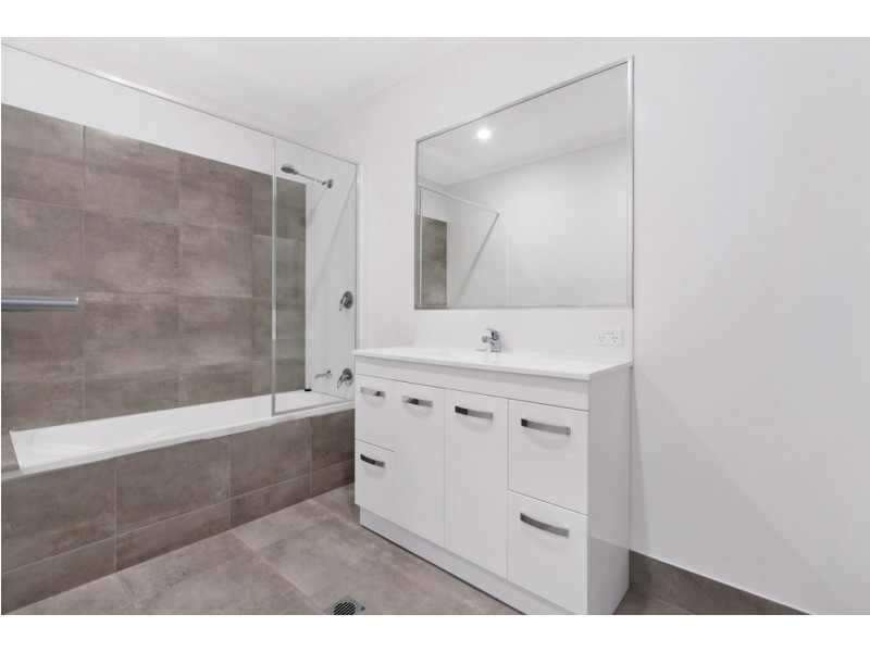 20 Macilwraith Street, Manoora QLD 4870