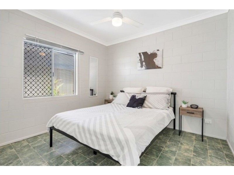 2/527-529 Varley Street, Yorkeys Knob QLD 4878