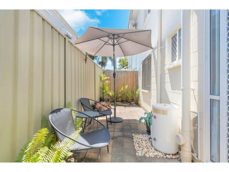 2/527-529 Varley Street, Yorkeys Knob QLD 4878