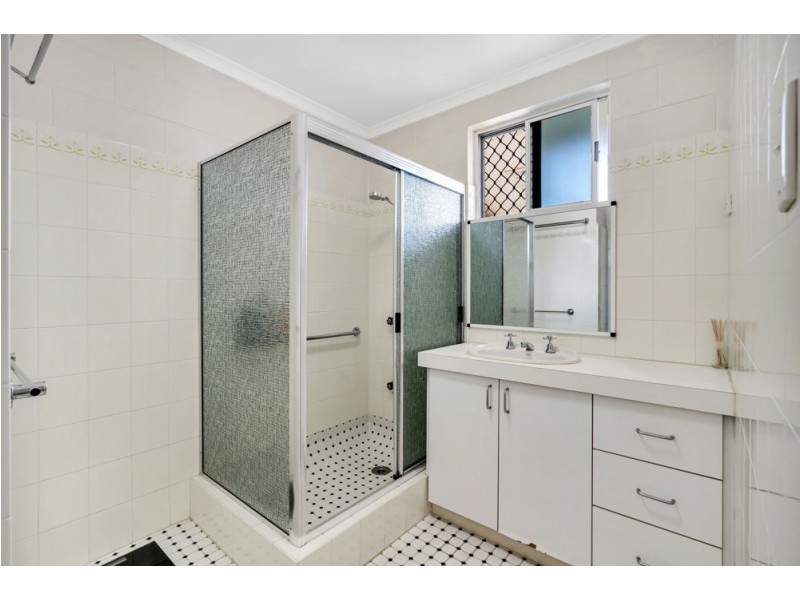 43 Angela Street, Woree QLD 4868