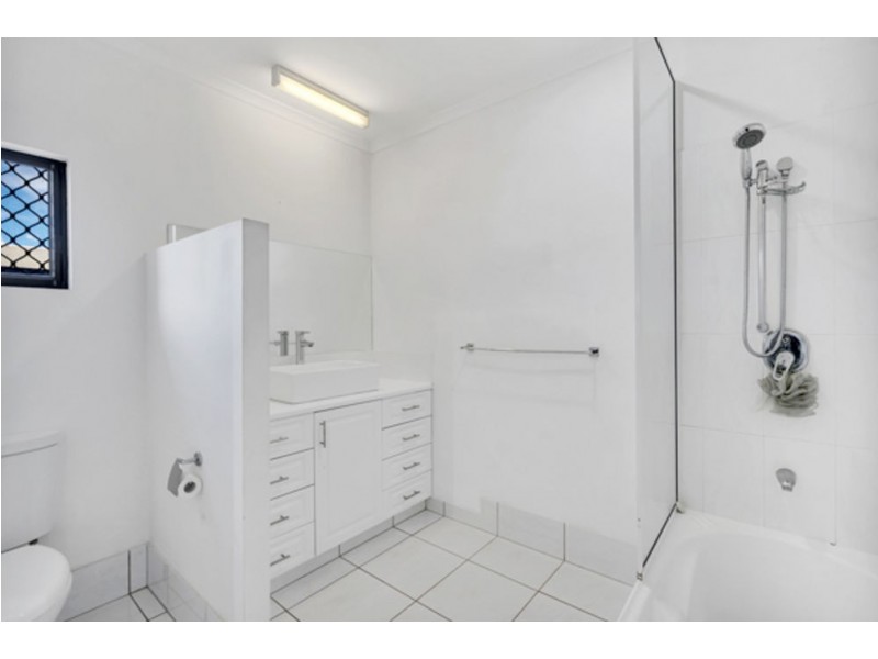 11 Arrunga Close, Woree QLD 4868