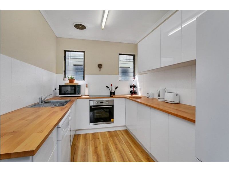 11/49-51 Digger Street, Cairns North QLD 4870