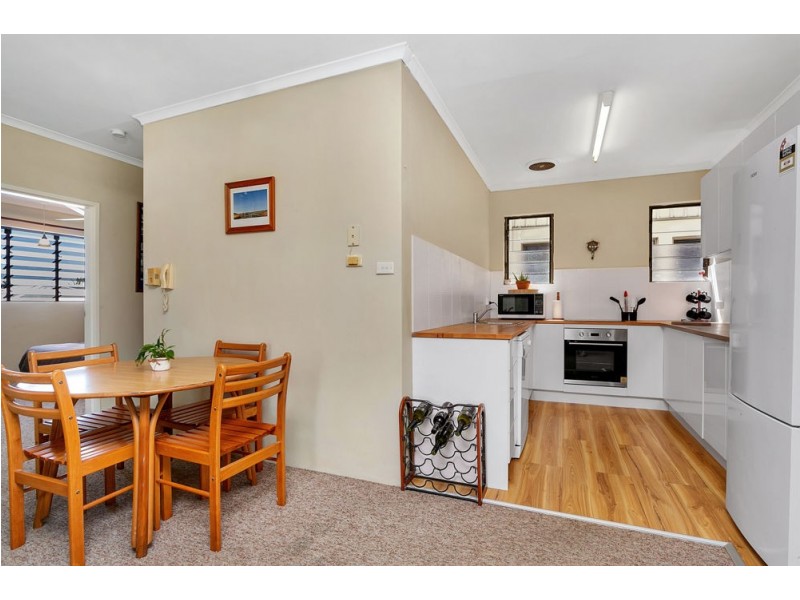 11/49-51 Digger Street, Cairns North QLD 4870
