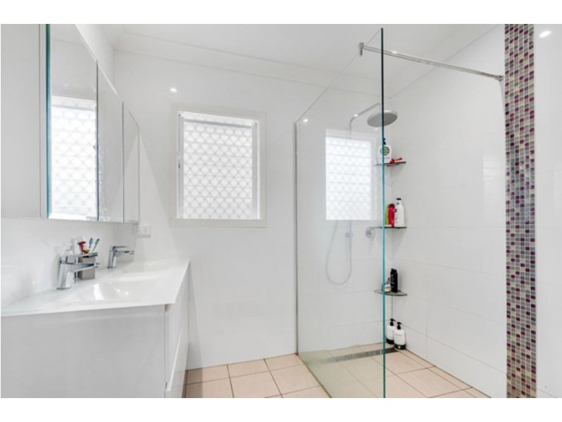 16 Jones Street, Westcourt QLD 4870