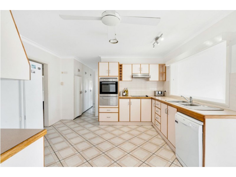 16 Jones Street, Westcourt QLD 4870