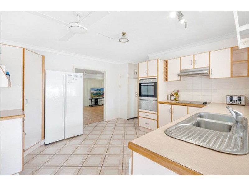 16 Jones Street, Westcourt QLD 4870