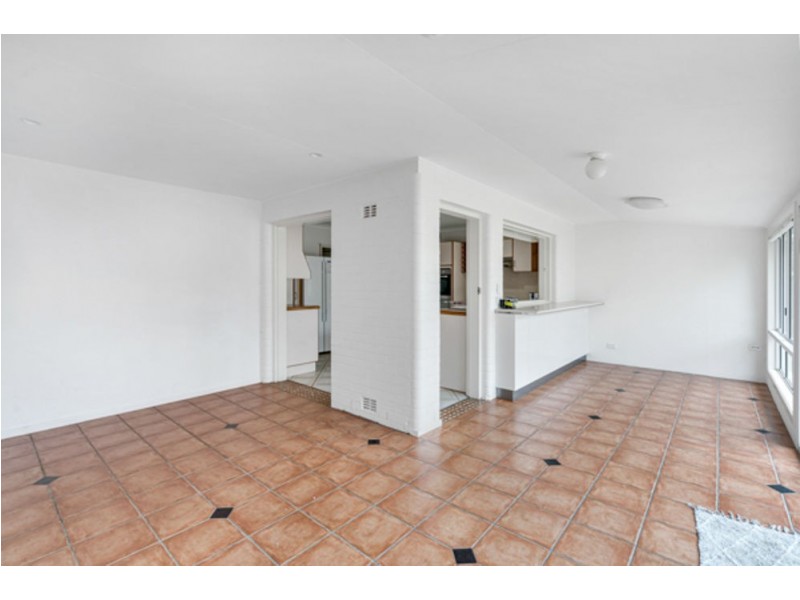 16 Jones Street, Westcourt QLD 4870