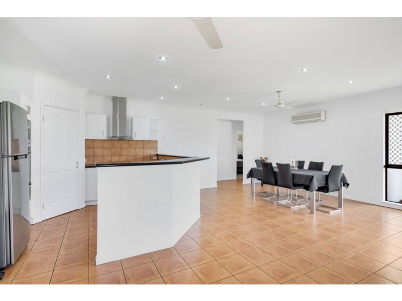 7 Playford Close, Brinsmead QLD 4870