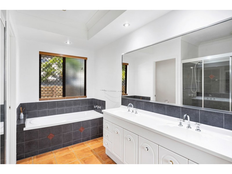 7 Playford Close, Brinsmead QLD 4870