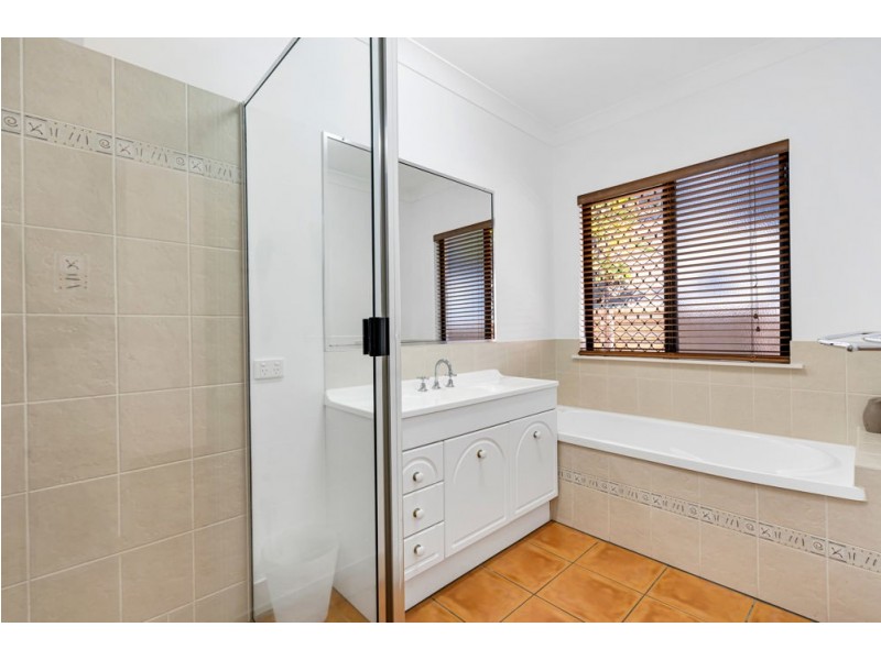 7 Playford Close, Brinsmead QLD 4870