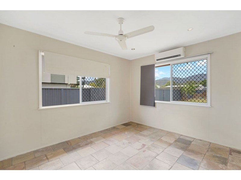 263 Pease Street, Edge Hill QLD 4870