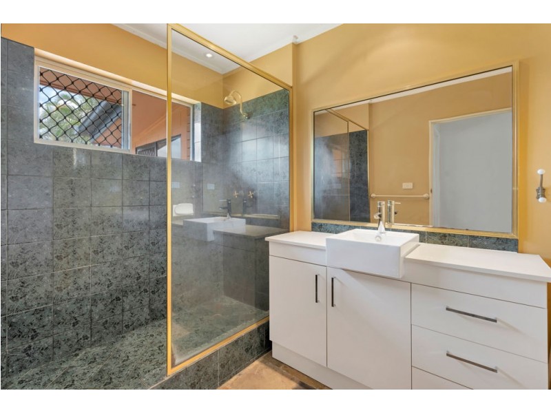263 Pease Street, Edge Hill QLD 4870