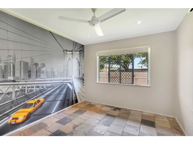 263 Pease Street, Edge Hill QLD 4870