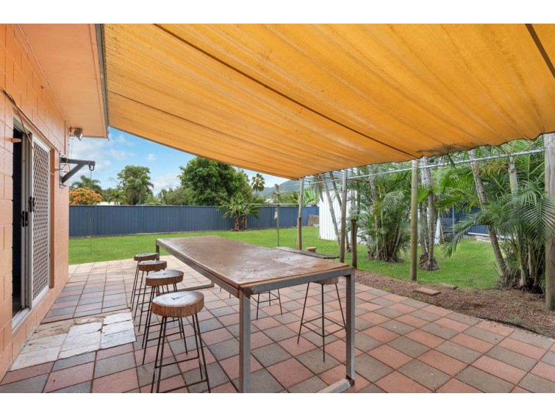 263 Pease Street, Edge Hill QLD 4870