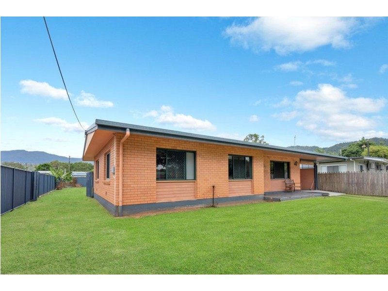 263 Pease Street, Edge Hill QLD 4870