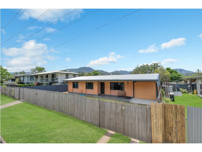 263 Pease Street, Edge Hill QLD 4870
