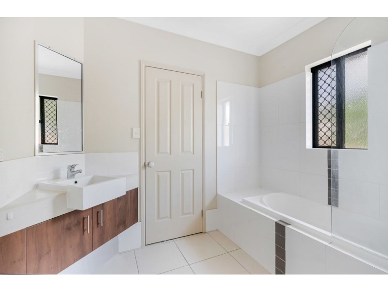 74/1-15 Robson Street, Mooroobool QLD 4870