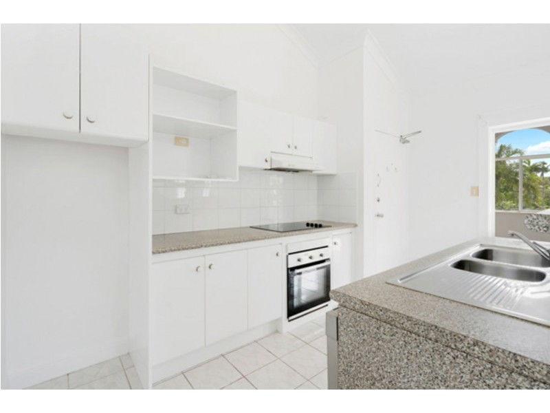 10 11 Springfield Crescent, Manoora QLD 4870